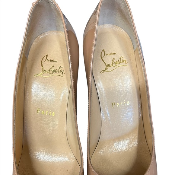 Don’t Cry Authentic Christian Louboutin Tan Pump Heels Size 36- Needs Repairs